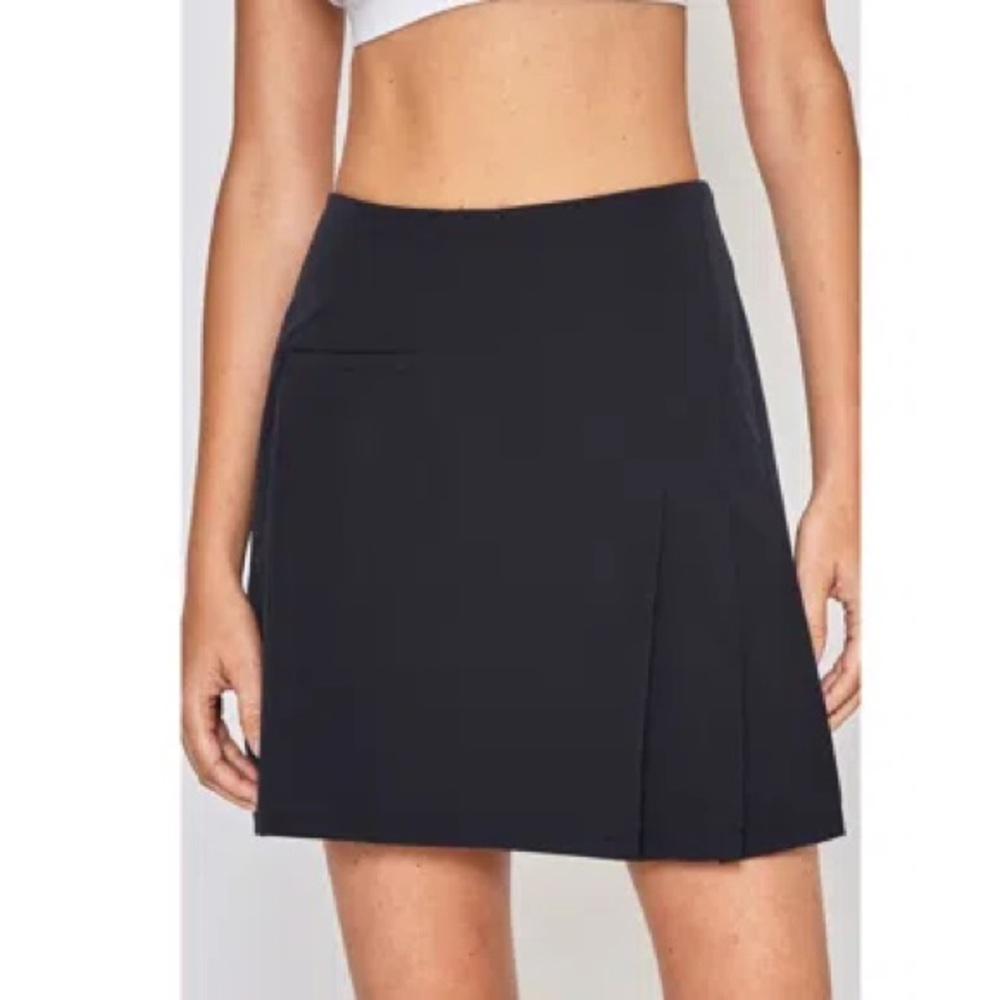NWT l’etoile navy half pleated mini skort